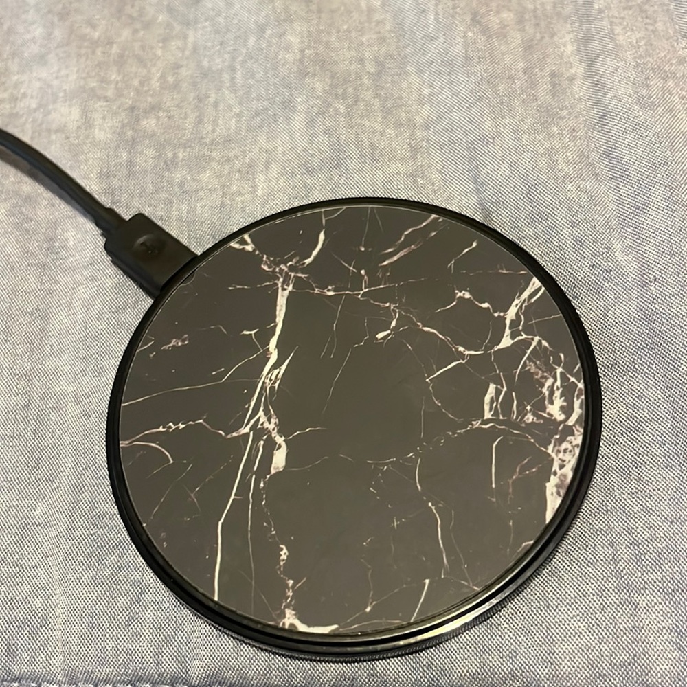 Wireless phone charger